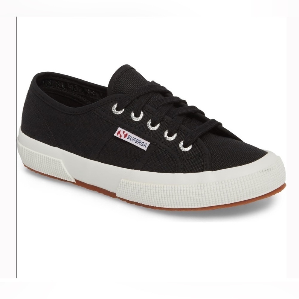 Superga

2750 COTU Classic Sneaker.  Note: Men 5.5US And Women is 7US